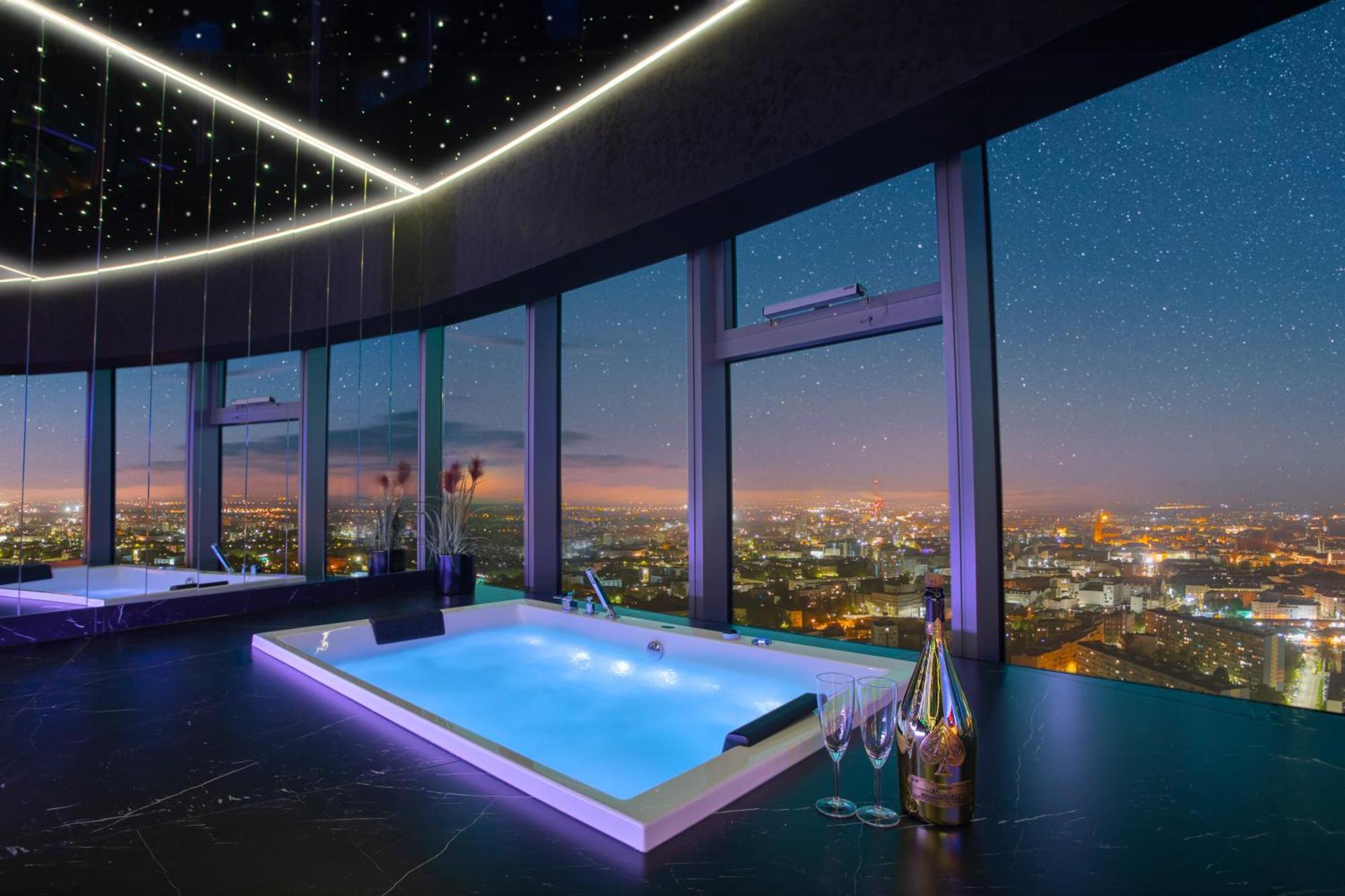 Apartamenty Sky Tower Z Jakuzzi Przy Oknie Wroclaw Room photo